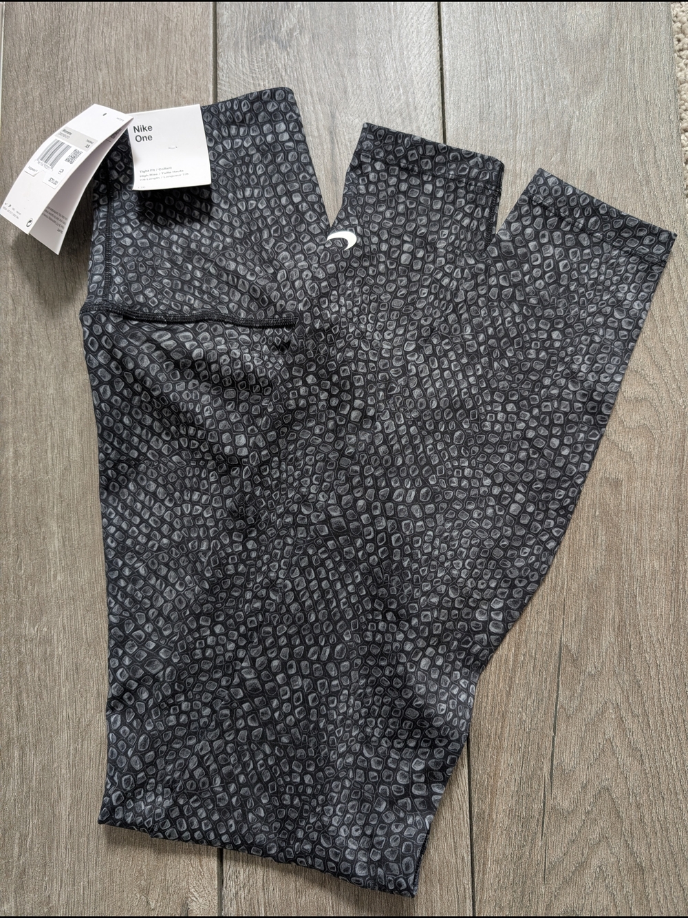 Nike Dry Fit NWT Leggings in Black and Gray Pebble Print
